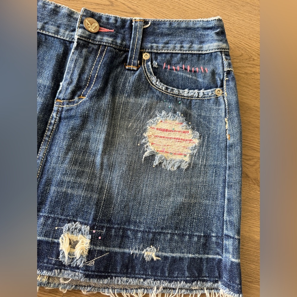 American Eagle Y2K Low Rise Denim Distressed Mini Skirt Size 0 100% Cotton - Picture 5 of 15